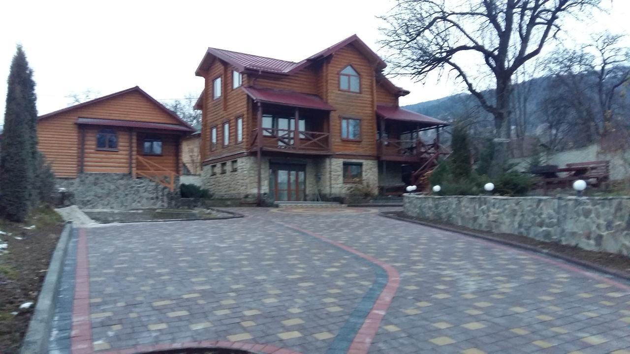 Karpatska Mria Hotel Яремче Екстериор снимка