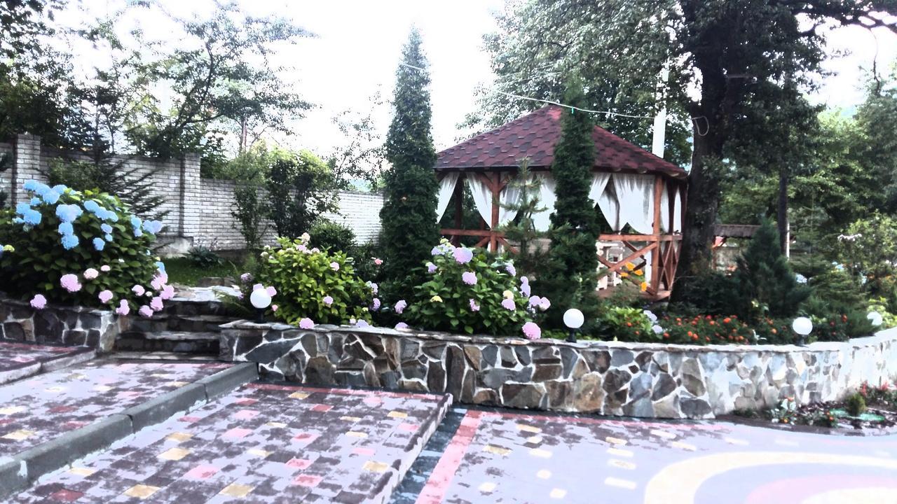 Karpatska Mria Hotel Яремче Екстериор снимка