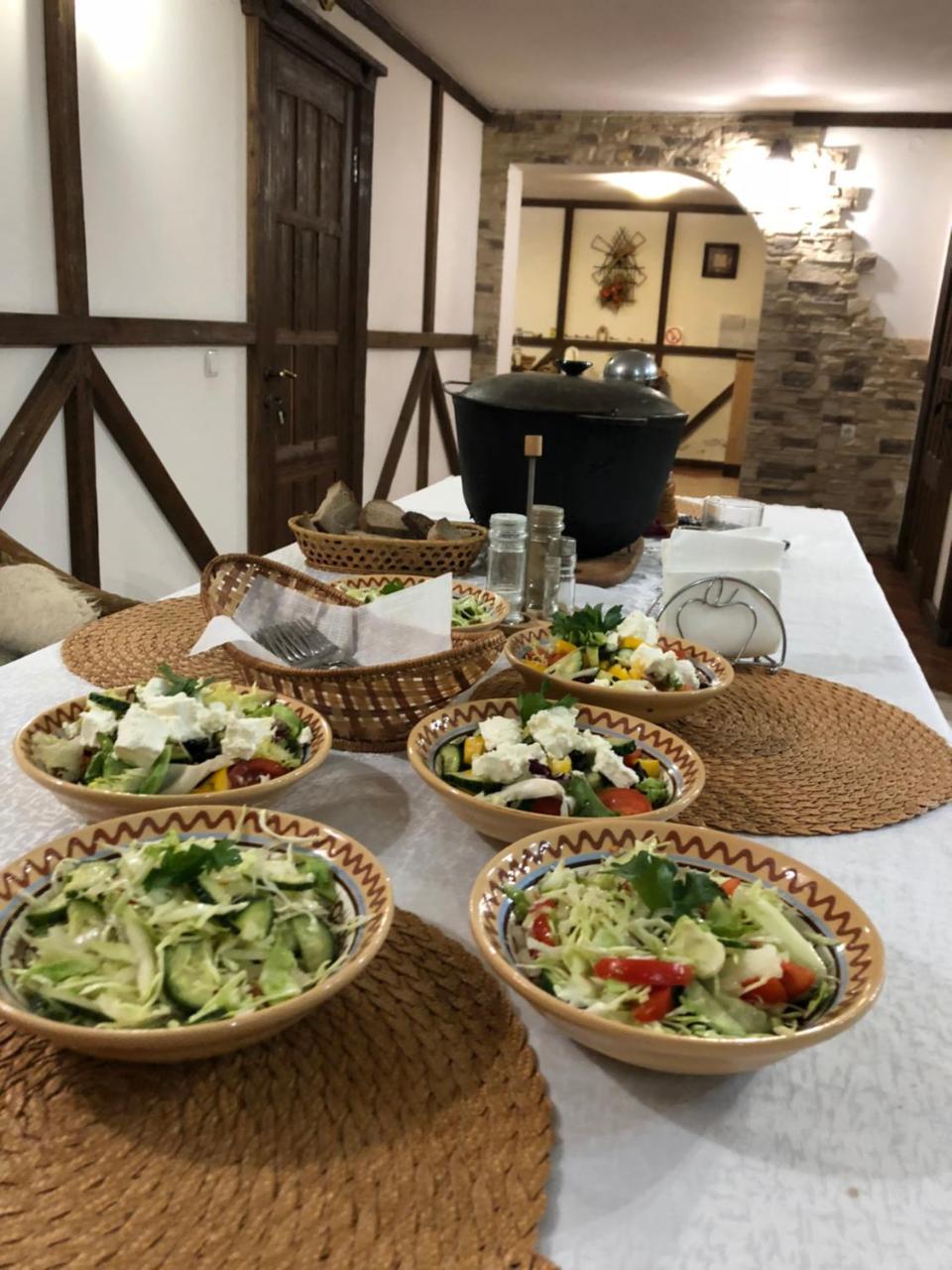 Karpatska Mria Hotel Яремче Екстериор снимка